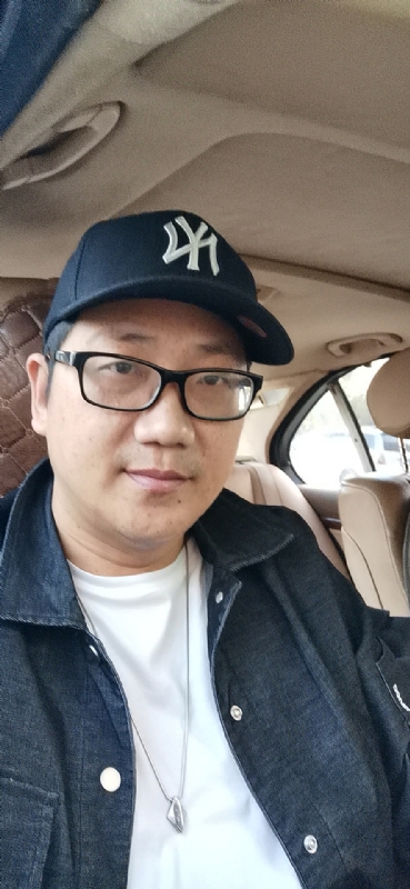 拥抱幸福的第一张照片--连江相亲服务中心
