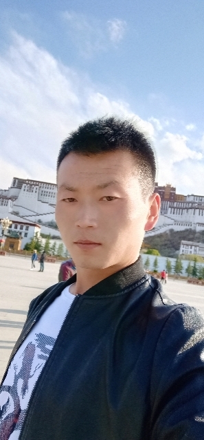 阳光下的小草的第一张照片--连江相亲服务中心