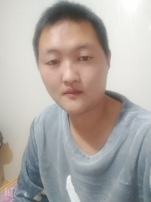 烟圈里透着伤的第二张照片--连江相亲服务中心