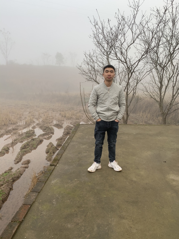 迷路的小猪的第一张照片--连江相亲服务中心