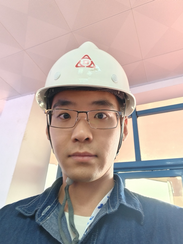 何鹏宇的第二张照片--连江相亲服务中心